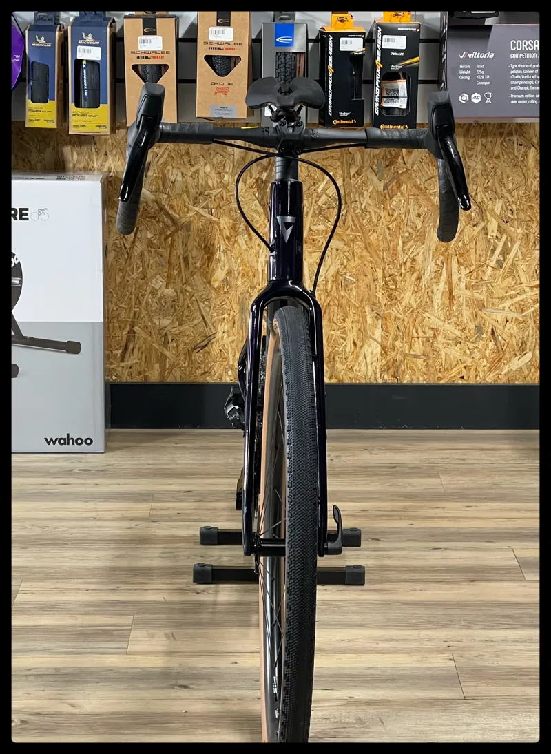 Giant Revolt Advanced Pro 1Gloss Black Currant Medium 2023-3